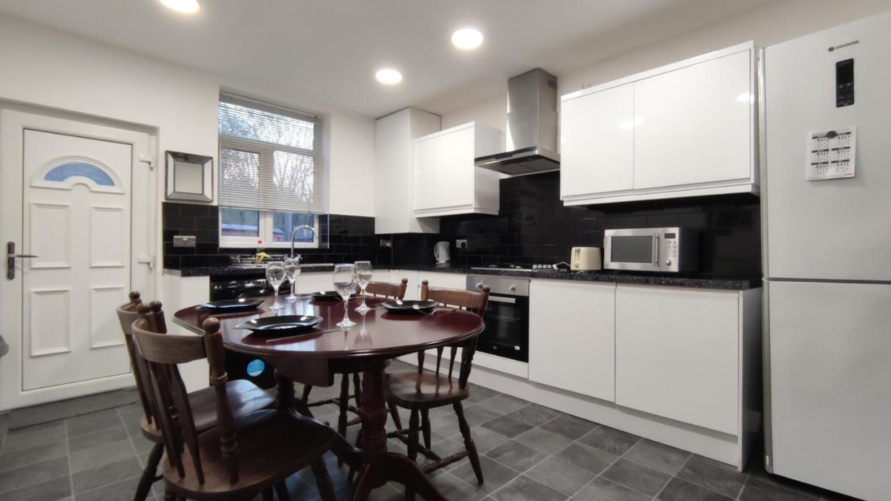 Lovely 2 Bedroom House Worsley Exterior photo
