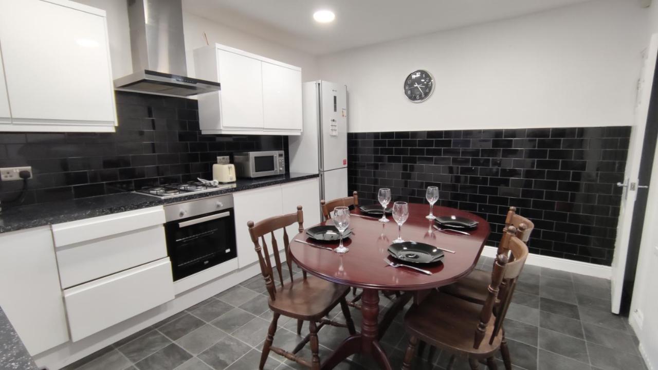 Lovely 2 Bedroom House Worsley Exterior photo