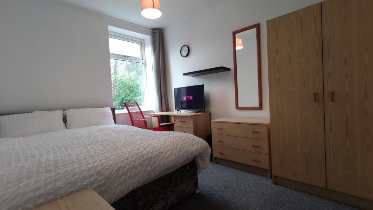 Lovely 2 Bedroom House Worsley Exterior photo