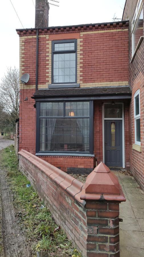 Lovely 2 Bedroom House Worsley Exterior photo